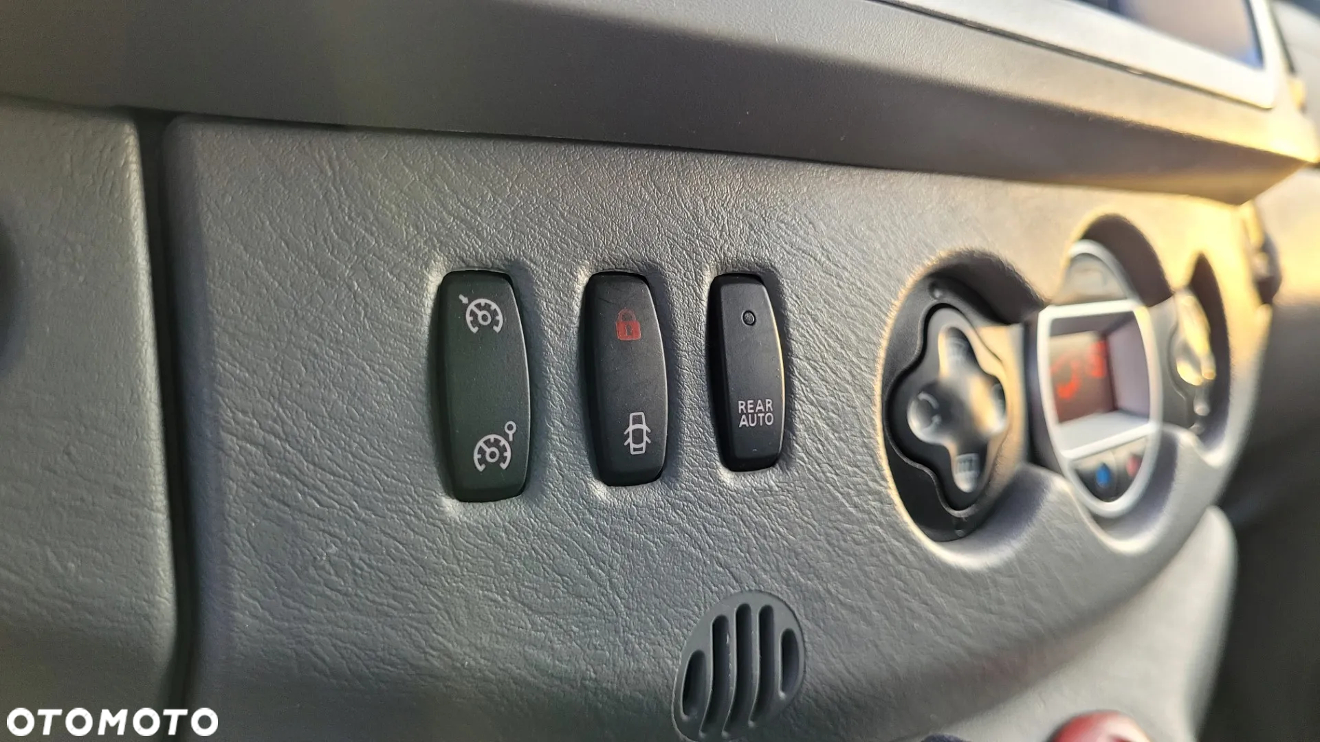 Renault Trafic 2.0 dCi 115 FAP Grand Passenger Black Edition - 28