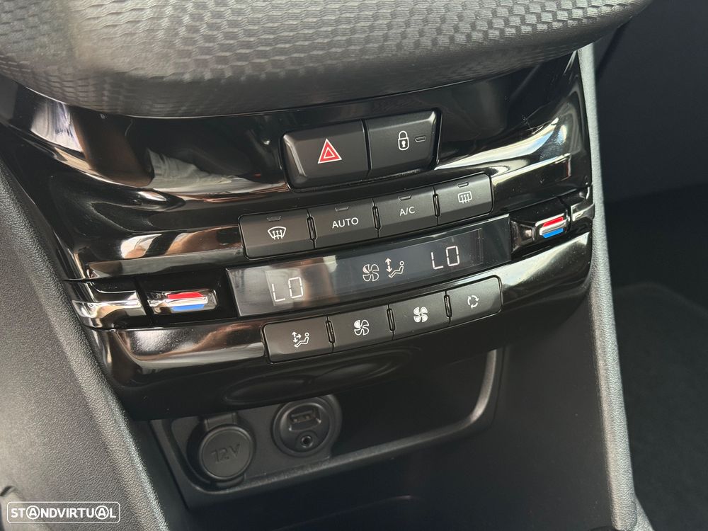 Peugeot 208 1.2 PureTech GT Line - 18