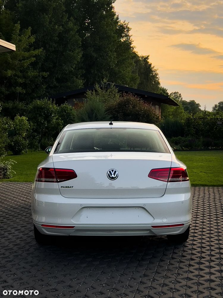 Volkswagen Passat - 4