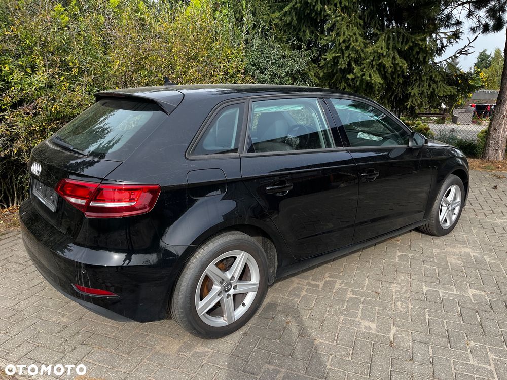 Audi A3 Sportback 1.6 TDI design - 4