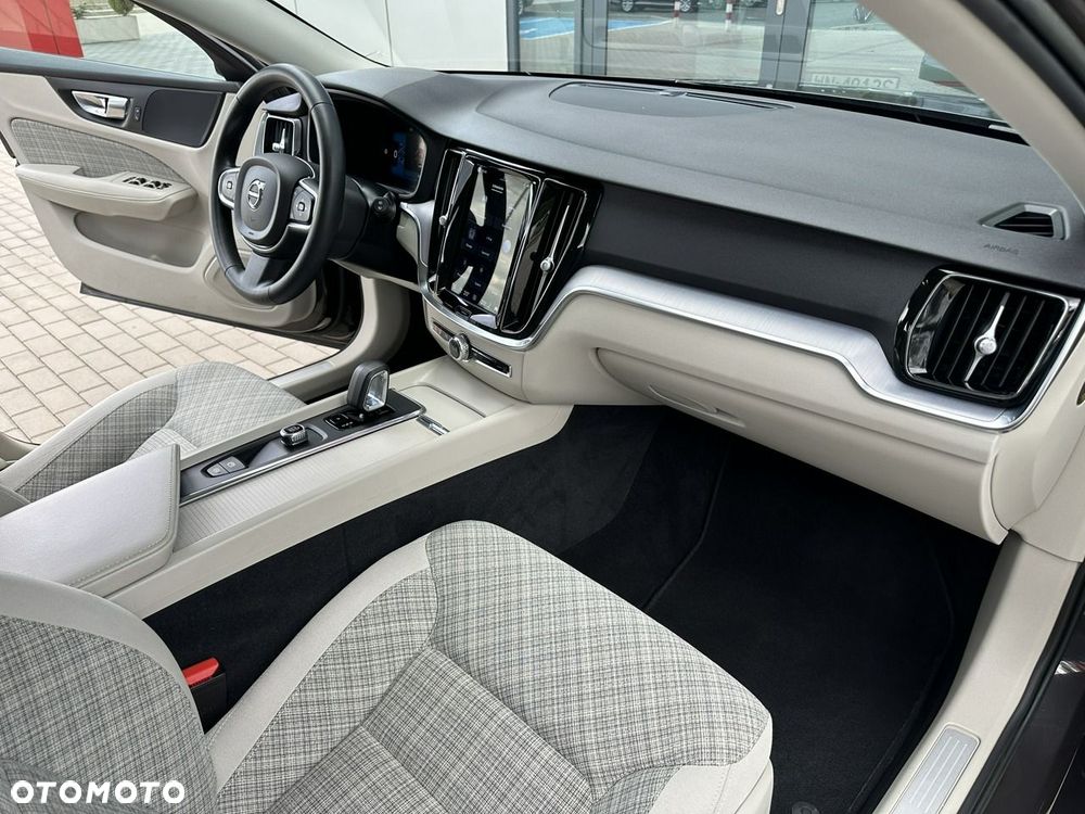 Volvo V60 B3 B DKG Essential - 17