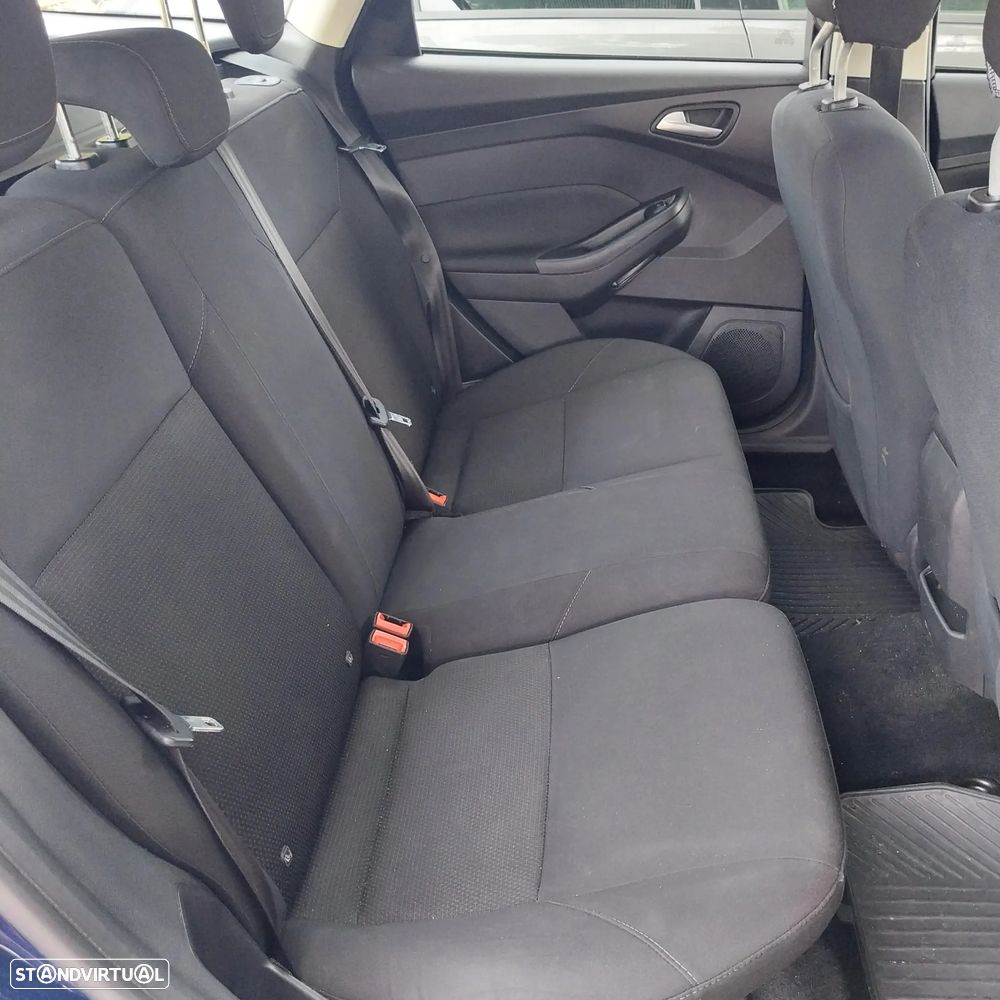 Ford Focus SW - 14