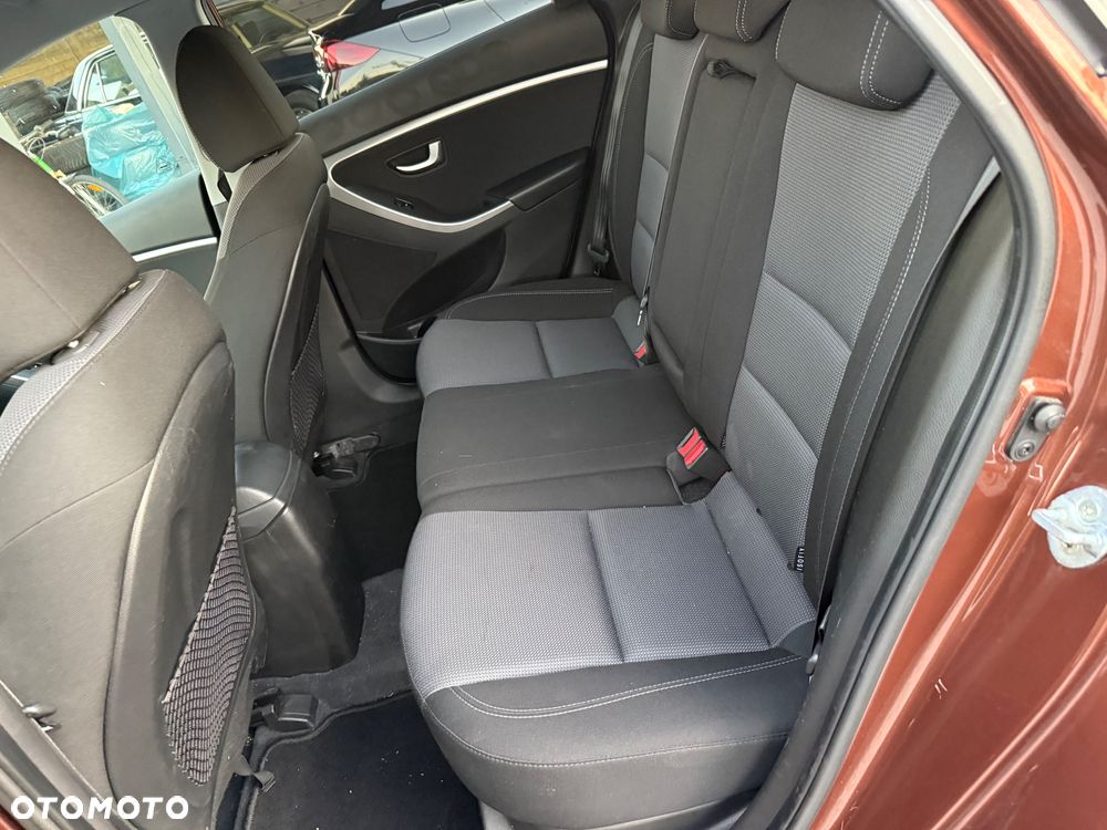 Hyundai i30 1.6 CRDi Classic + - 9