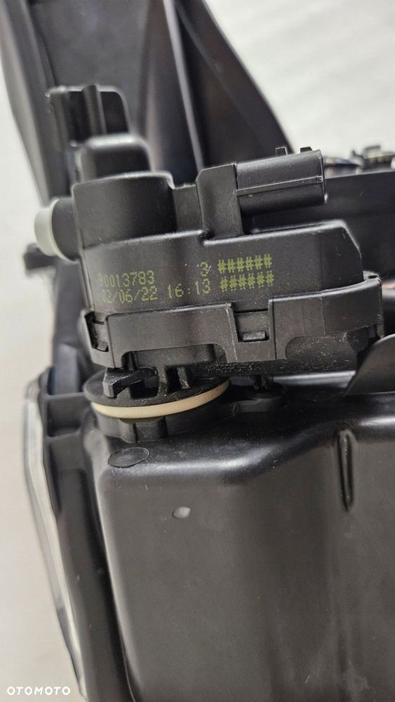 LAMPA PRAWA ZWYKŁA SOCZEWKA TOYOTA YARIS IV 2019- - 12