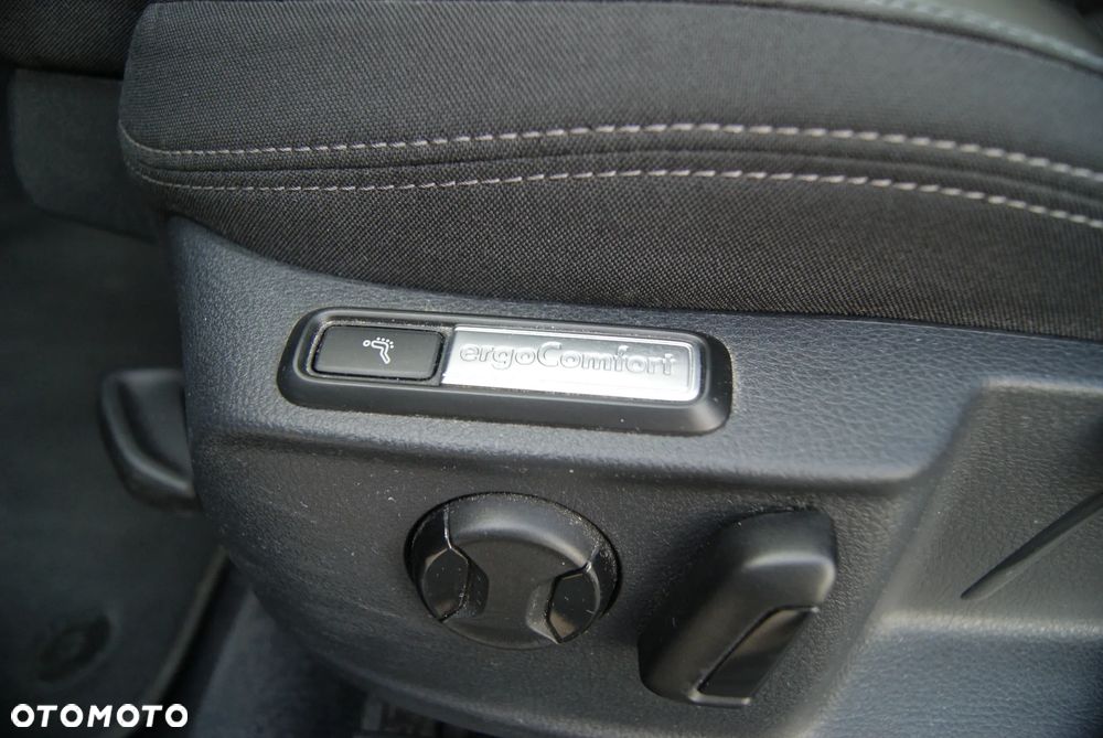 Volkswagen Passat 2.0 TDI SCR DSG Highline - 18