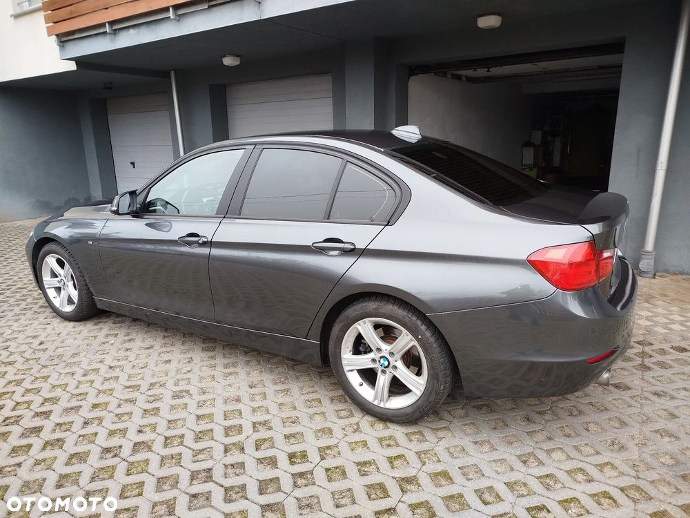 BMW Seria 3 320i Luxury Line - 15