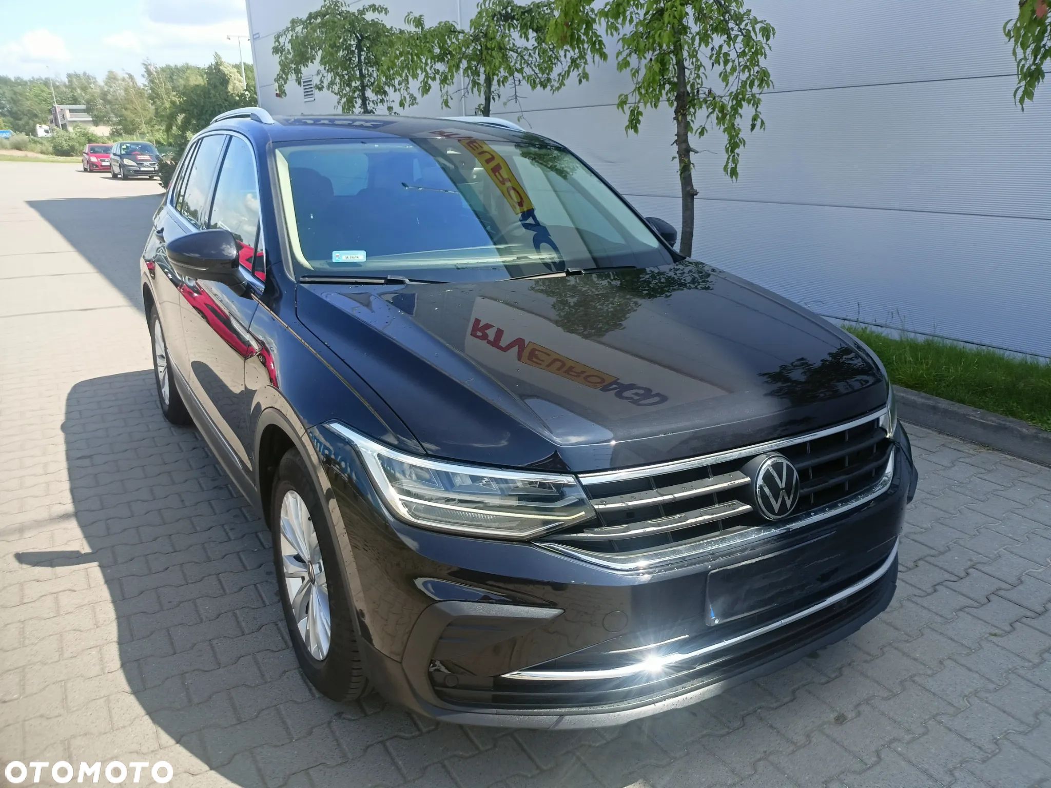 Volkswagen Tiguan - 1
