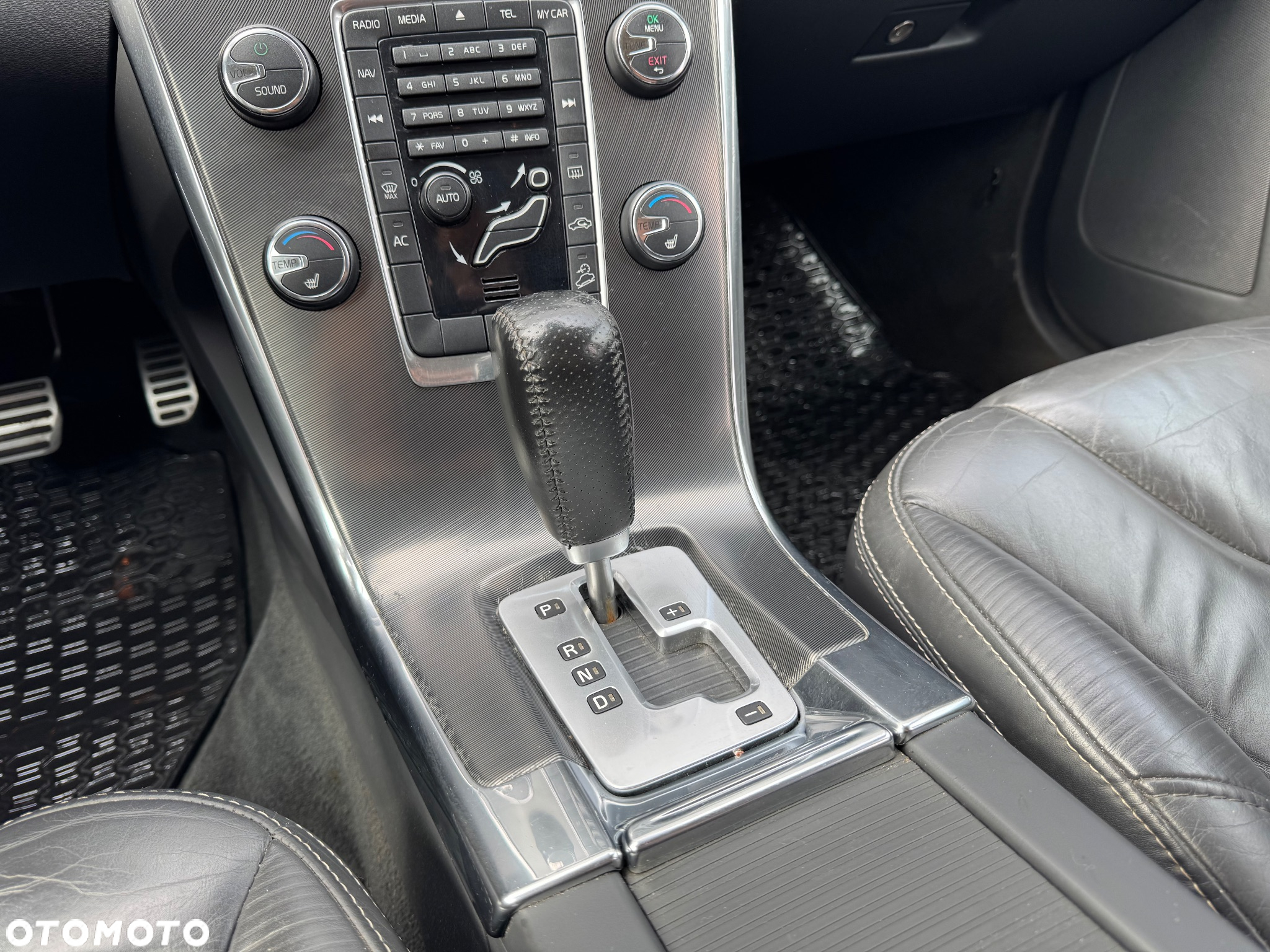 Volvo XC 60 D4 AWD Geartronic RDesign - 16