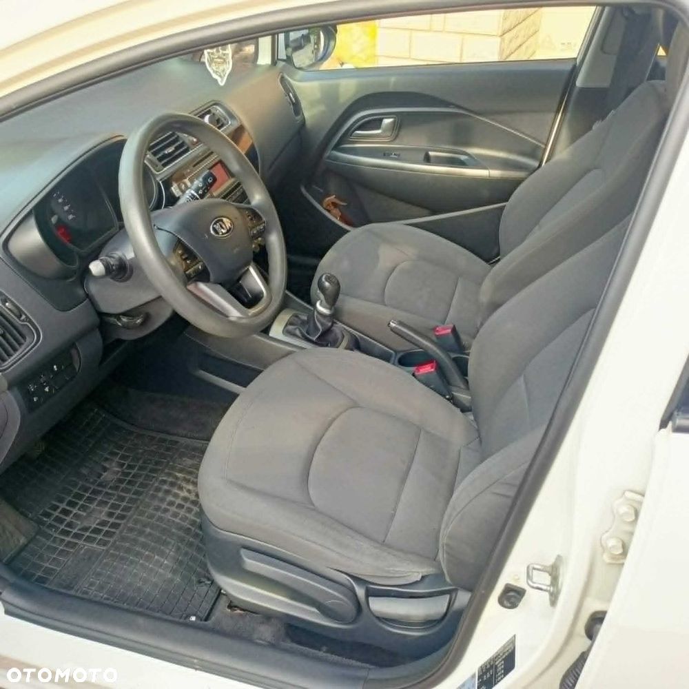 Kia Rio - 5