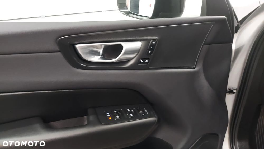 Volvo XC 60 B4 B Plus Dark - 13