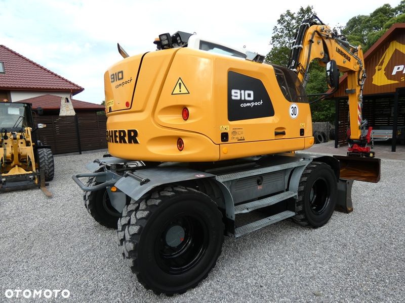 Liebherr A910 Compact ze Szwecji / ROTOTILT ZE SZCZYPCAMI / Super Stan / - 3