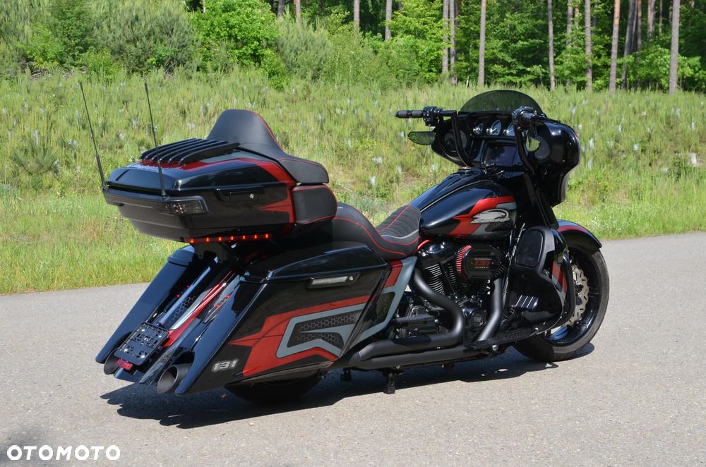 Harley-Davidson Touring Street Glide - 28