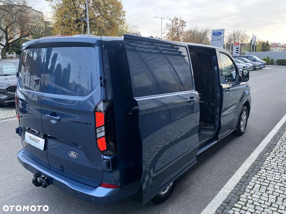 Ford Custom Van Limited - 9