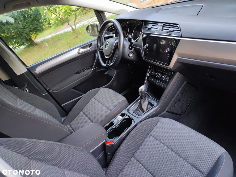 Volkswagen Touran - 15