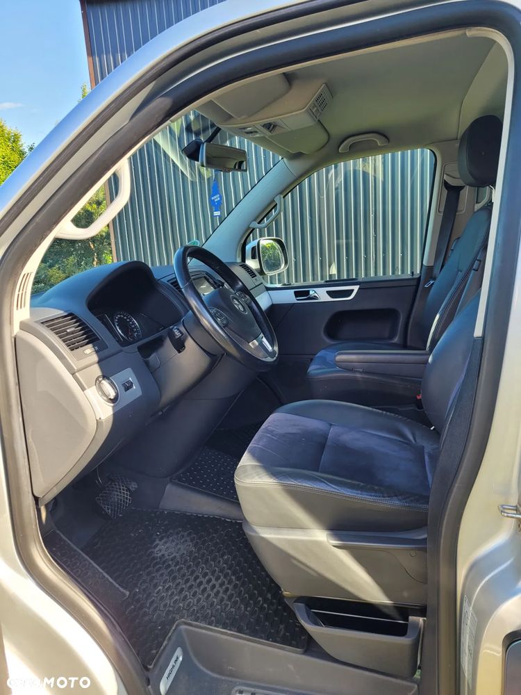 Volkswagen Multivan - 11