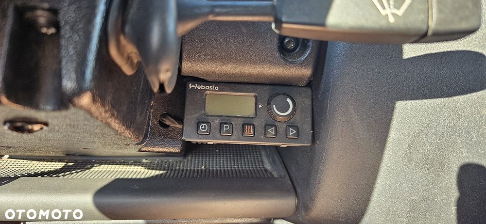 Land Rover Defender 2.4 TD4 SE - 13