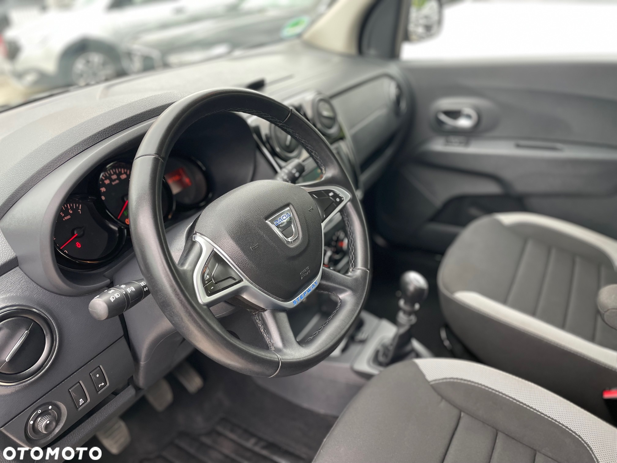 Dacia Lodgy 1.3 TCe Stepway S&S - 16