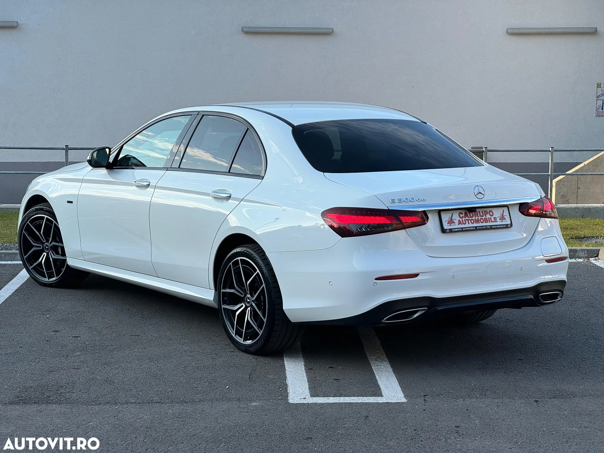 Mercedes-Benz E 300 de 9G-TRONIC AMG Line - 26