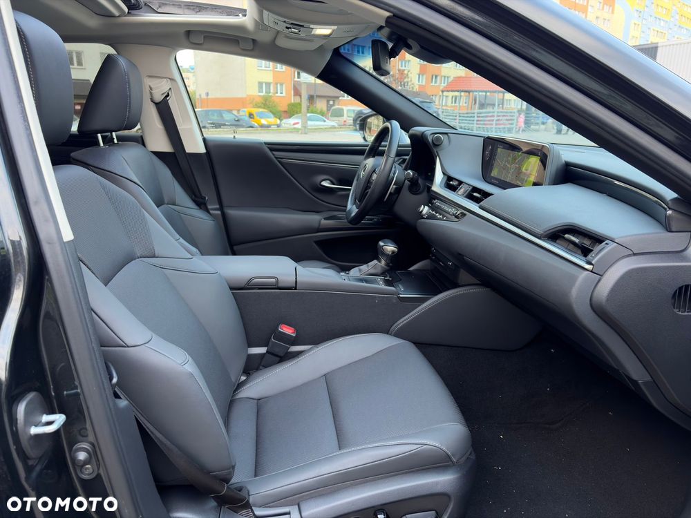 Lexus ES 300h Elegance - 14