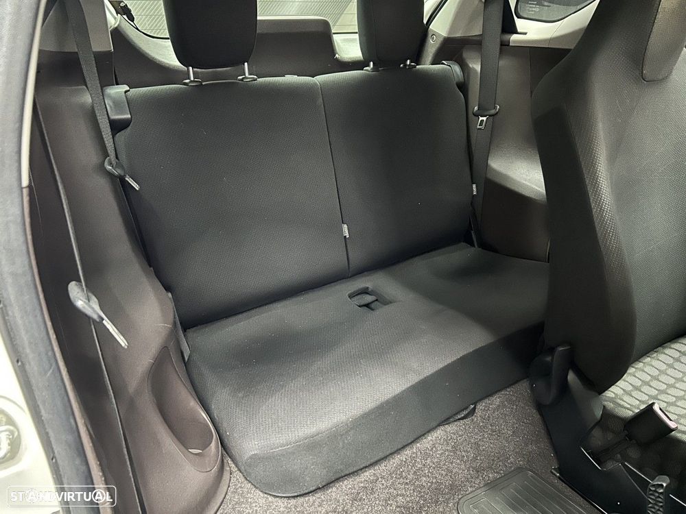 Toyota iQ 1.0 VVT-i - 11
