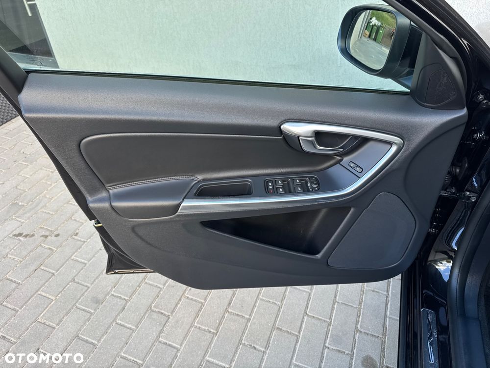 Volvo V60 D3 Geartronic Momentum Pro - 28