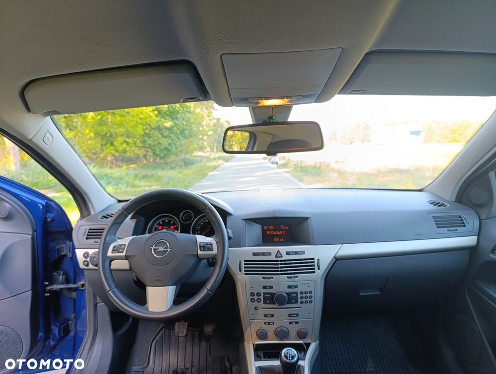 Opel Astra 1.6 Sport - 25