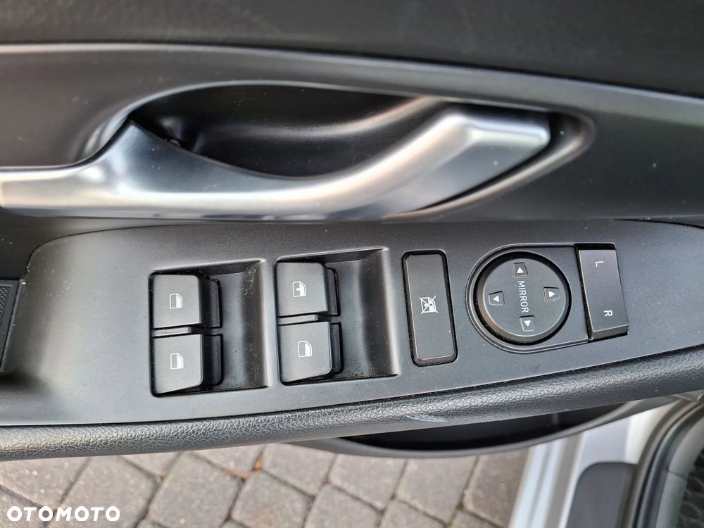Hyundai i30 1.5 DPI Classic + - 29