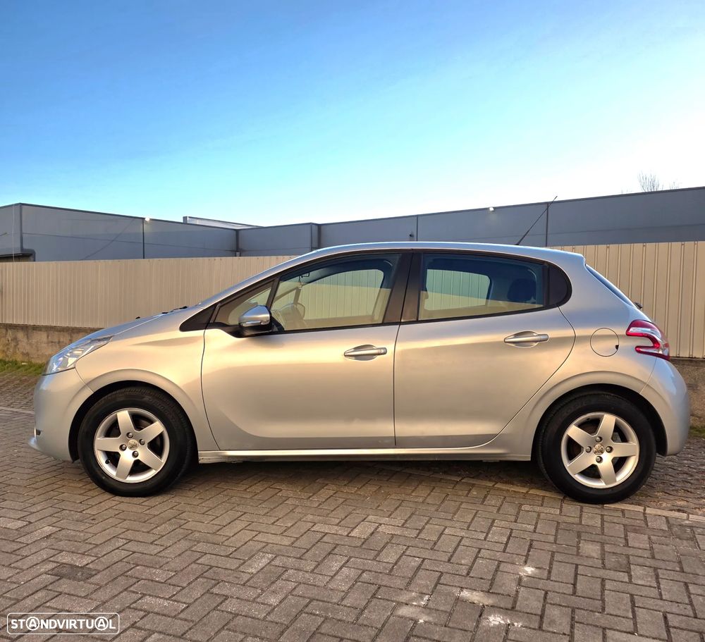 Peugeot 208 1.4 HDi Allure - 4