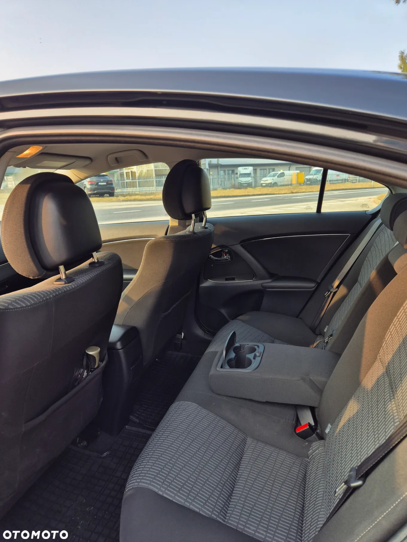 Toyota Avensis 1.8 Sol plus NAVI - 16