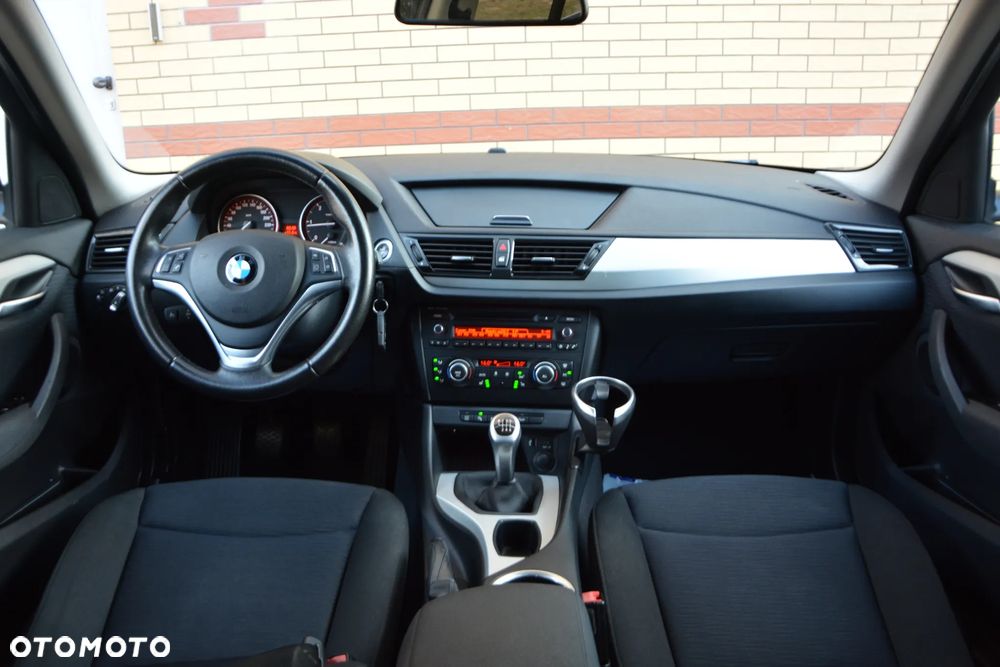 BMW X1 sDrive18d xLine - 24