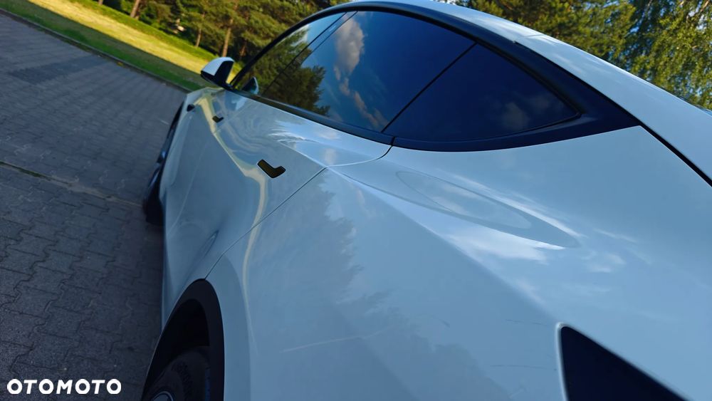 Tesla Model Y Long Range Dual Motor AWD - 13