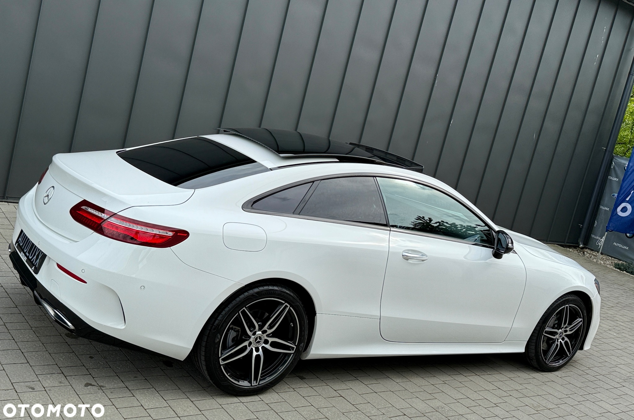 Mercedes-Benz Klasa E 220 d Coupe 4-Matic 9G-TRONIC - 14