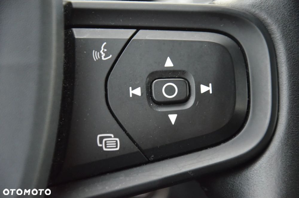 Volvo XC 40 T3 Momentum - 26