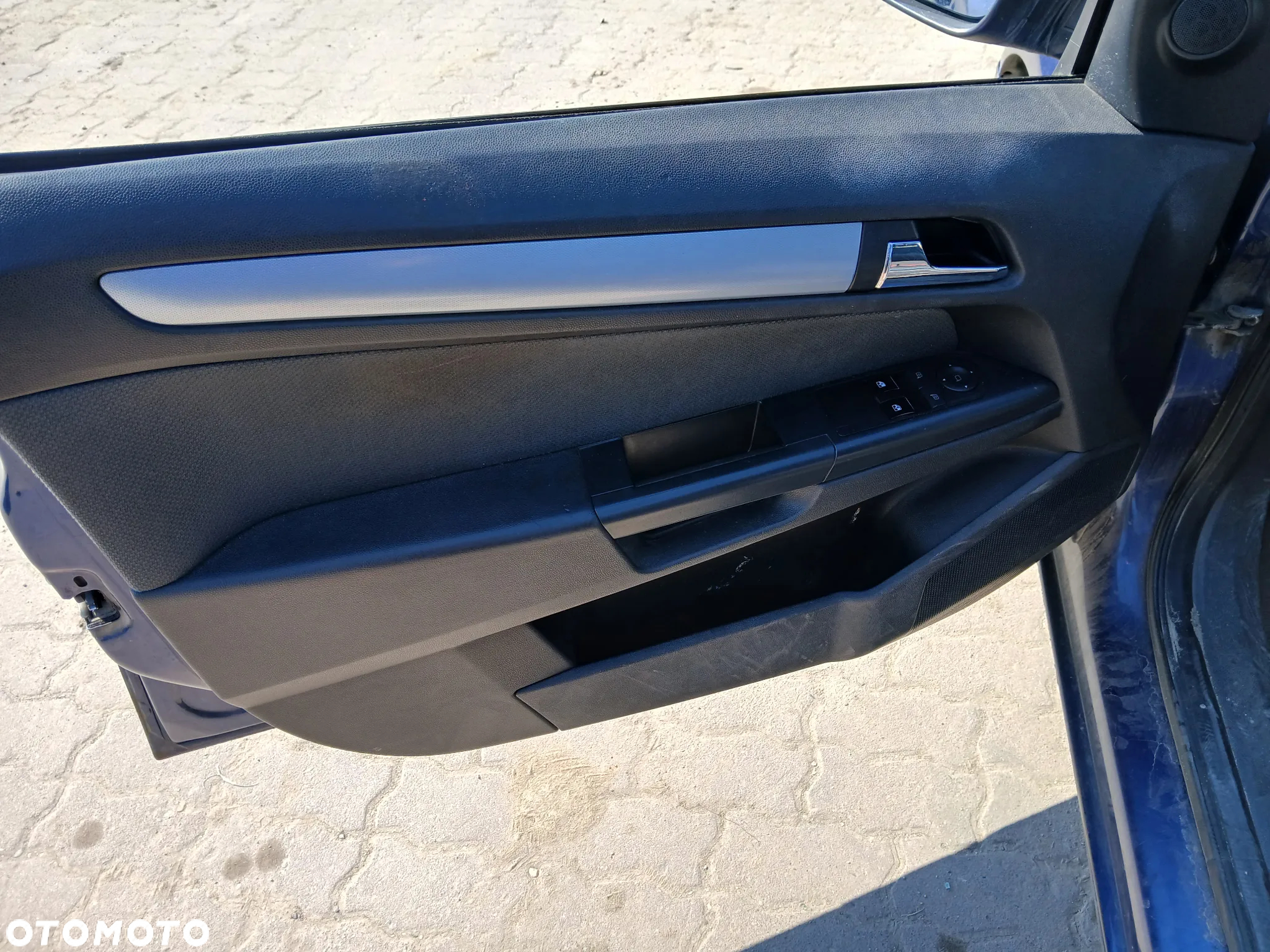 opel astra H HB Z21B fotel fotele kanapa deska kokpit podsufitka boczek boczki klamka podłokietnik - 2