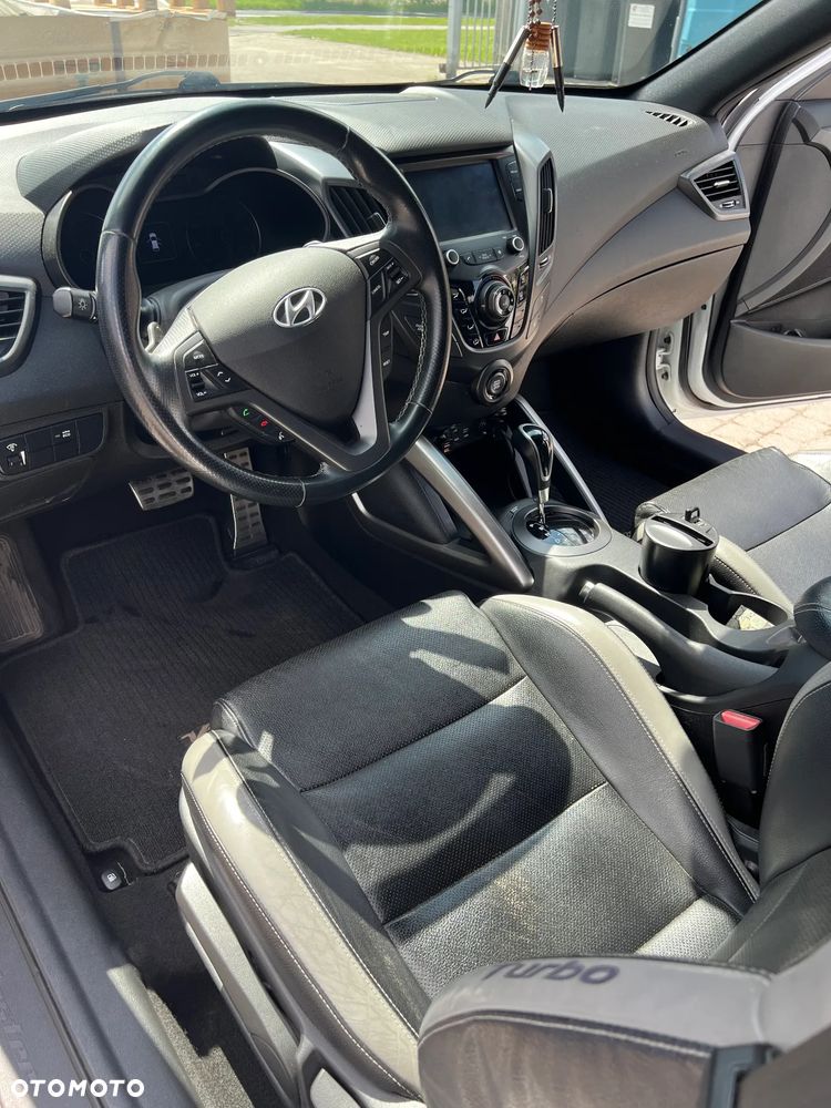 Hyundai Veloster - 36