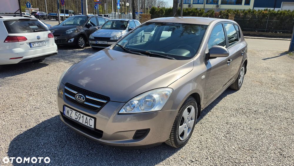 Kia Ceed 1.6 Crdi Comfort - 1