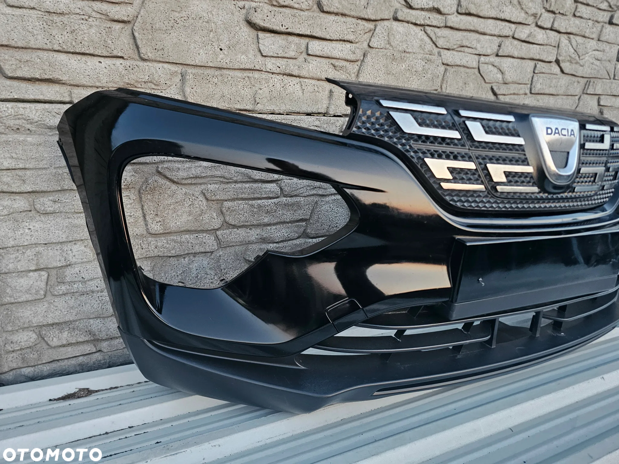 Dacia Spring    zderzak przod - 2