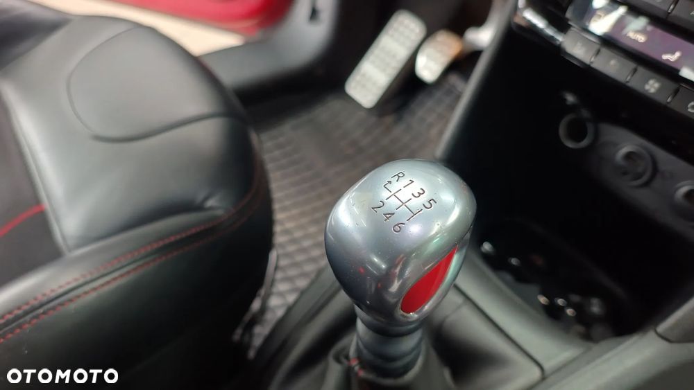 Peugeot 208 1.6 THP GTi - 26