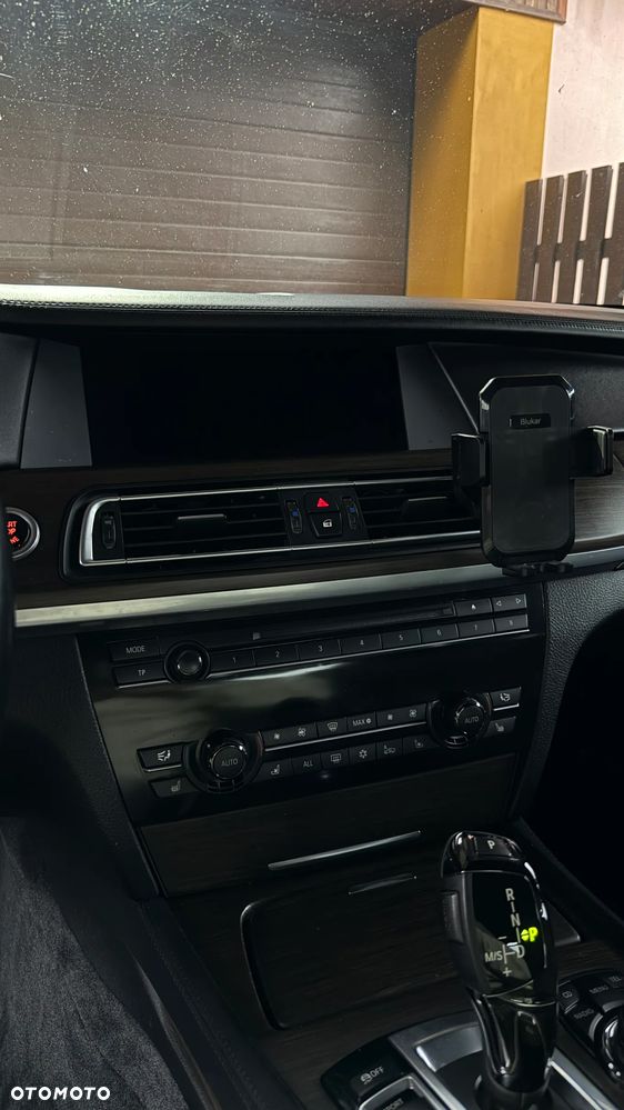 BMW Seria 7 750i xDrive - 21