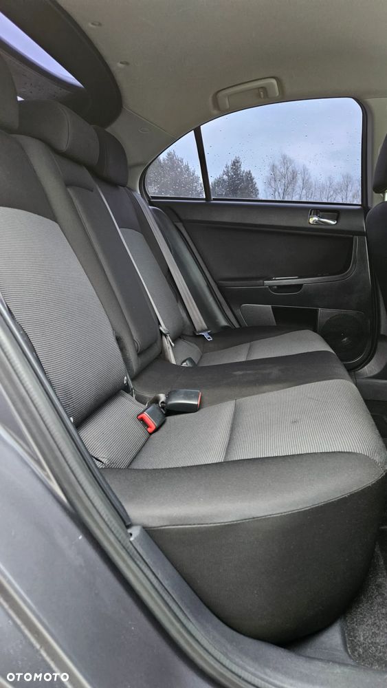 Mitsubishi Lancer 1.8 Intense - 32