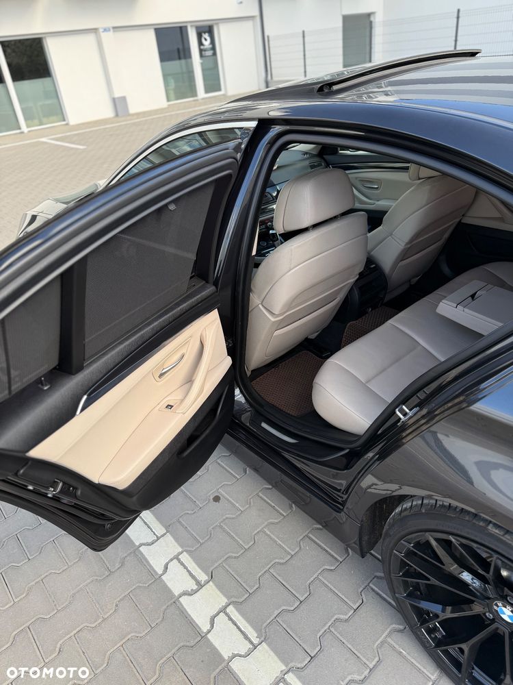 BMW Seria 5 525d xDrive - 11