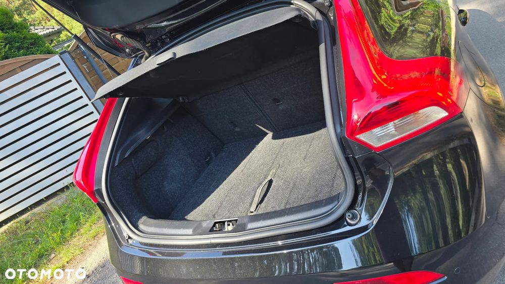Volvo V40 T4 Drive-E Momentum - 17