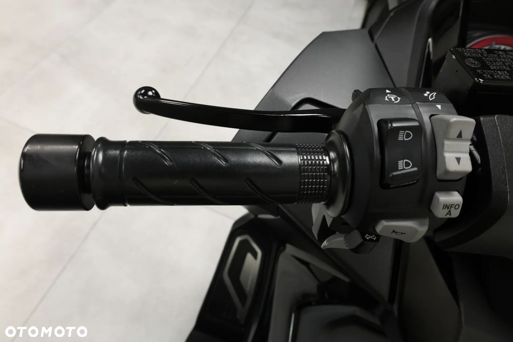 Honda NSS - 17