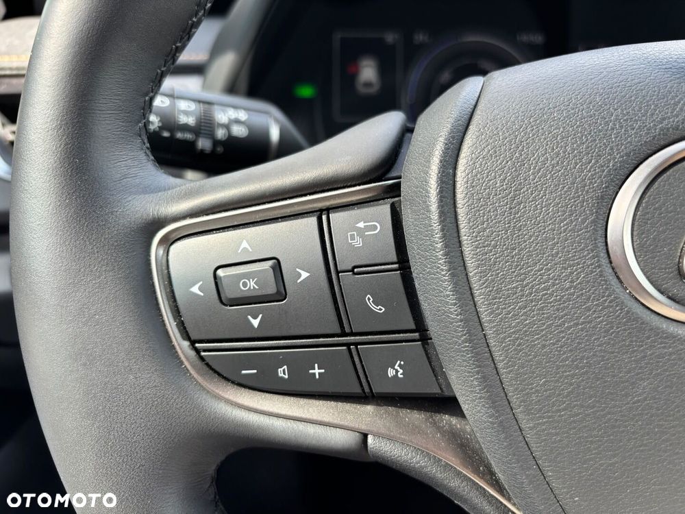 Lexus UX 250h GPF Business 2WD - 28