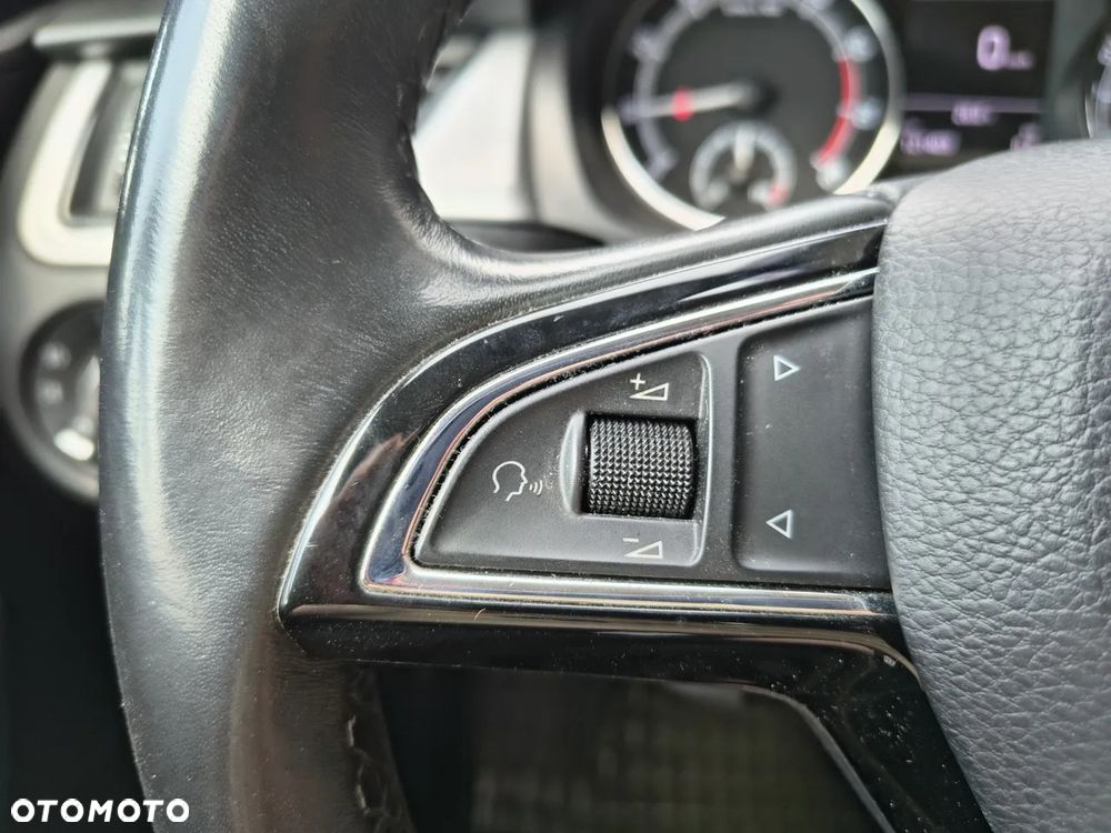 Skoda RAPID 1.0 TSI Ambition DSG - 13