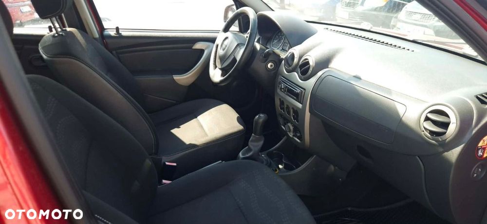 Dacia Sandero - 8