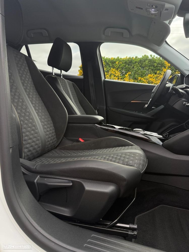 Peugeot 2008 1.2 PureTech Allure EAT8 - 7