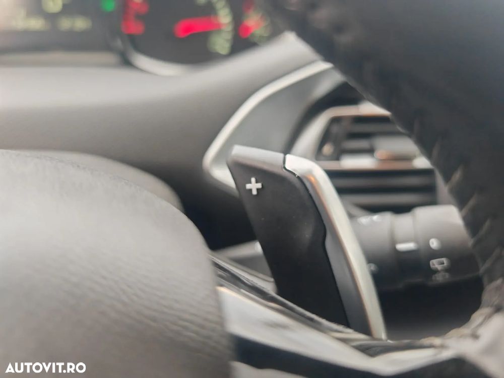 Peugeot 308 1.5L BlueHDI 130 S&S EAT8 Style - 11