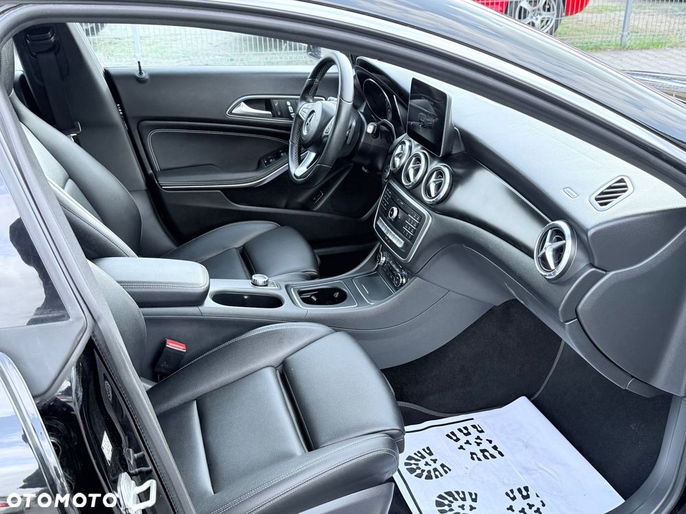 Mercedes-Benz CLA - 36