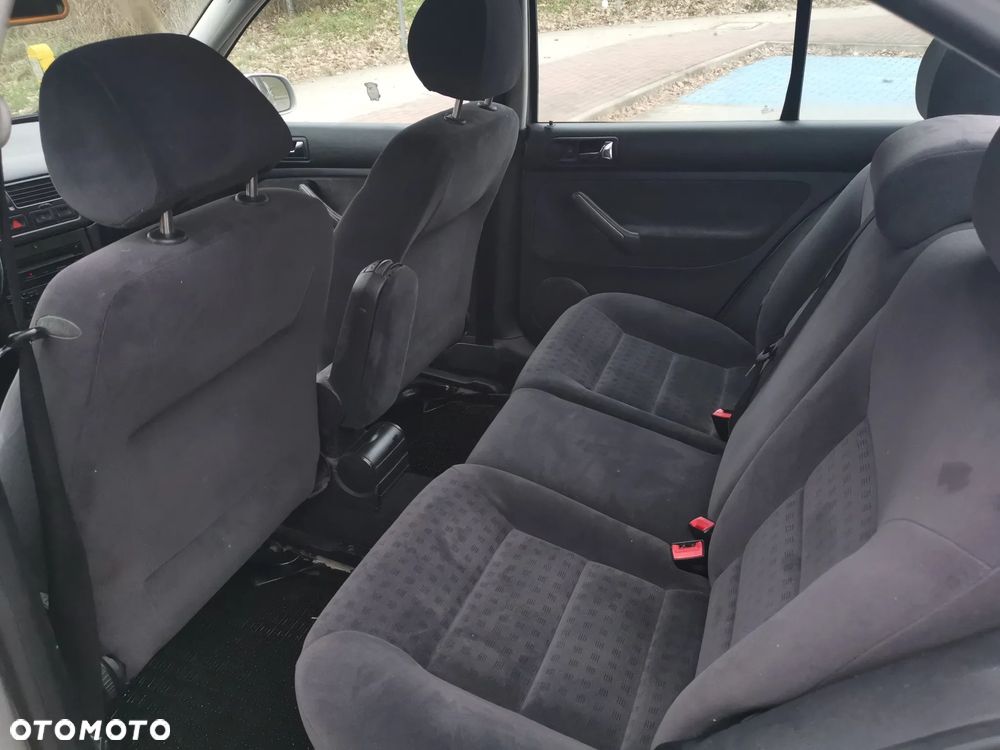 Volkswagen Bora Variant 1.6 - 10